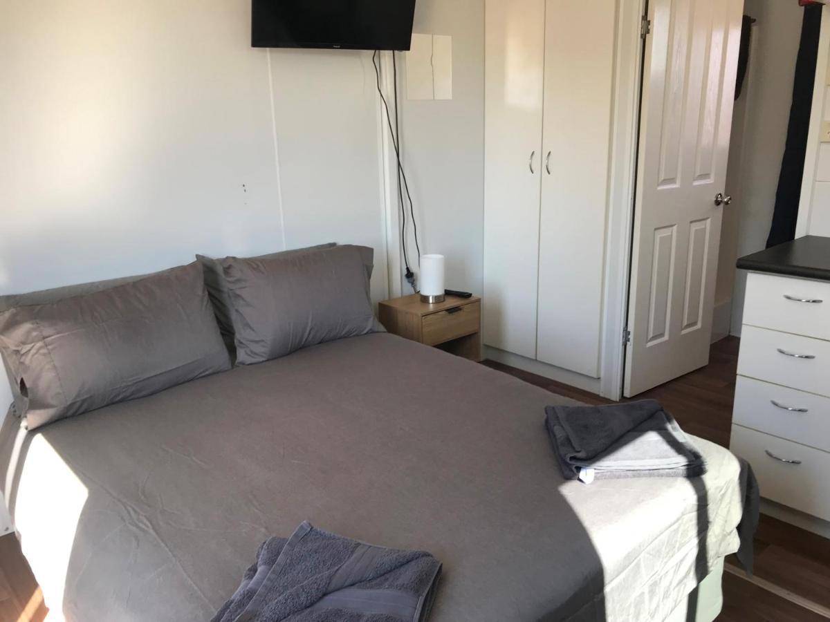 Australian Hotel Winton Budget Hotel Accommodation المظهر الخارجي الصورة