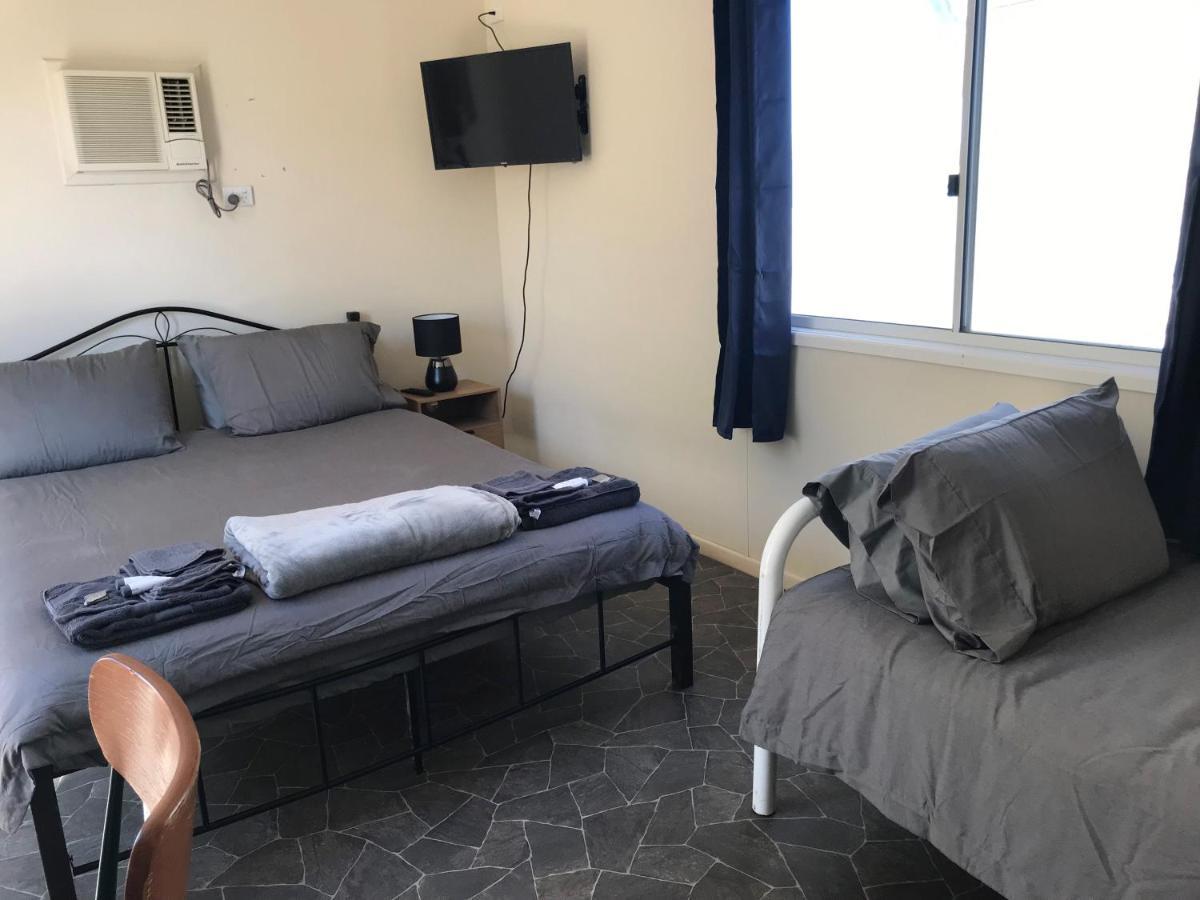 Australian Hotel Winton Budget Hotel Accommodation المظهر الخارجي الصورة