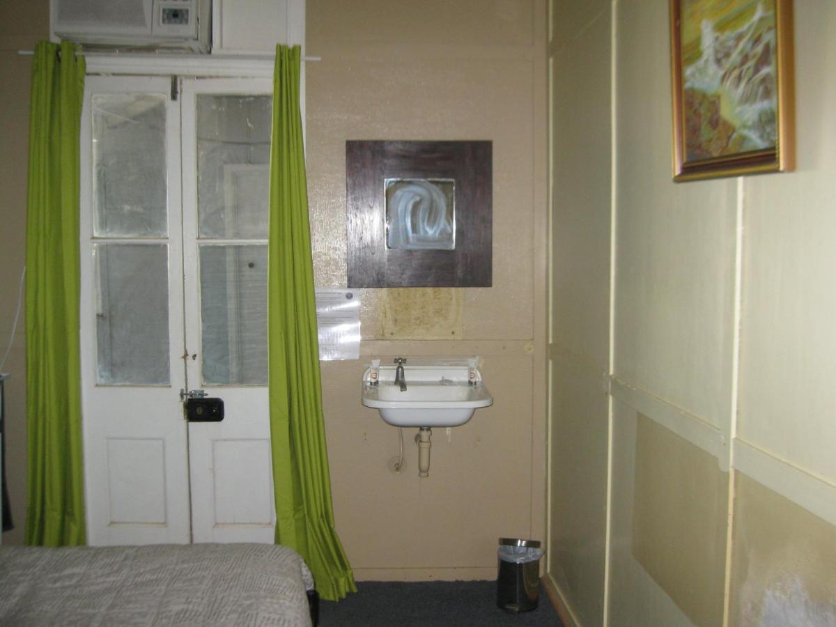 Australian Hotel Winton Budget Hotel Accommodation المظهر الخارجي الصورة