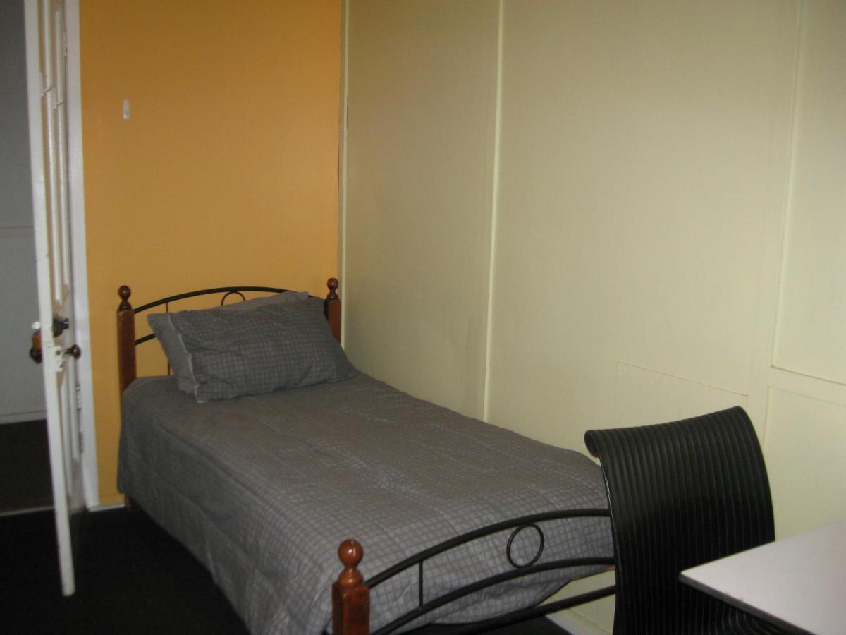 Australian Hotel Winton Budget Hotel Accommodation المظهر الخارجي الصورة